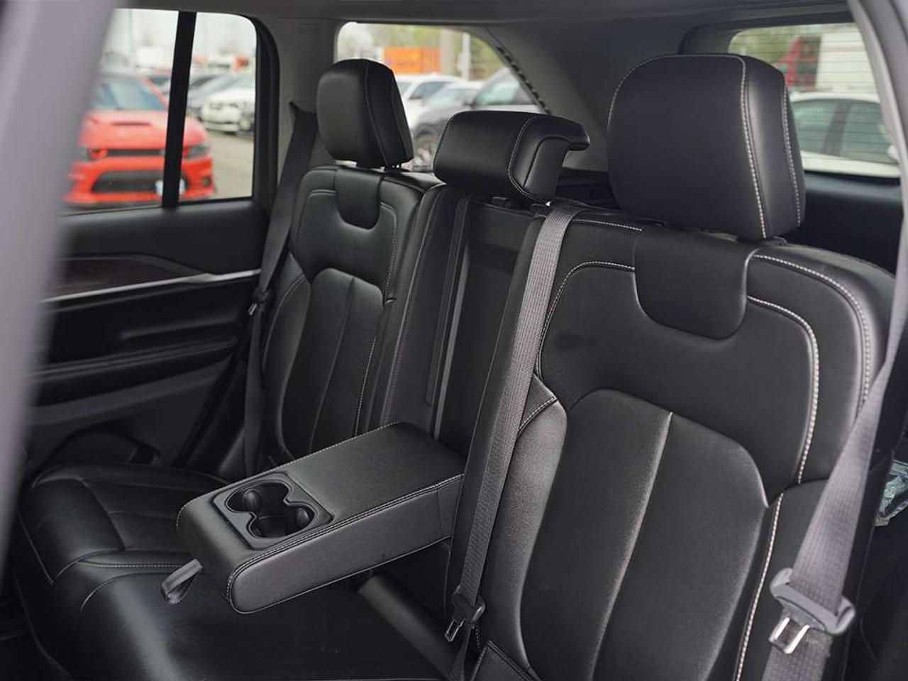 2023 Jeep Grand Cherokee Limited Adaptive Cruise Control Apple CarPlay Leather Seats. Photo