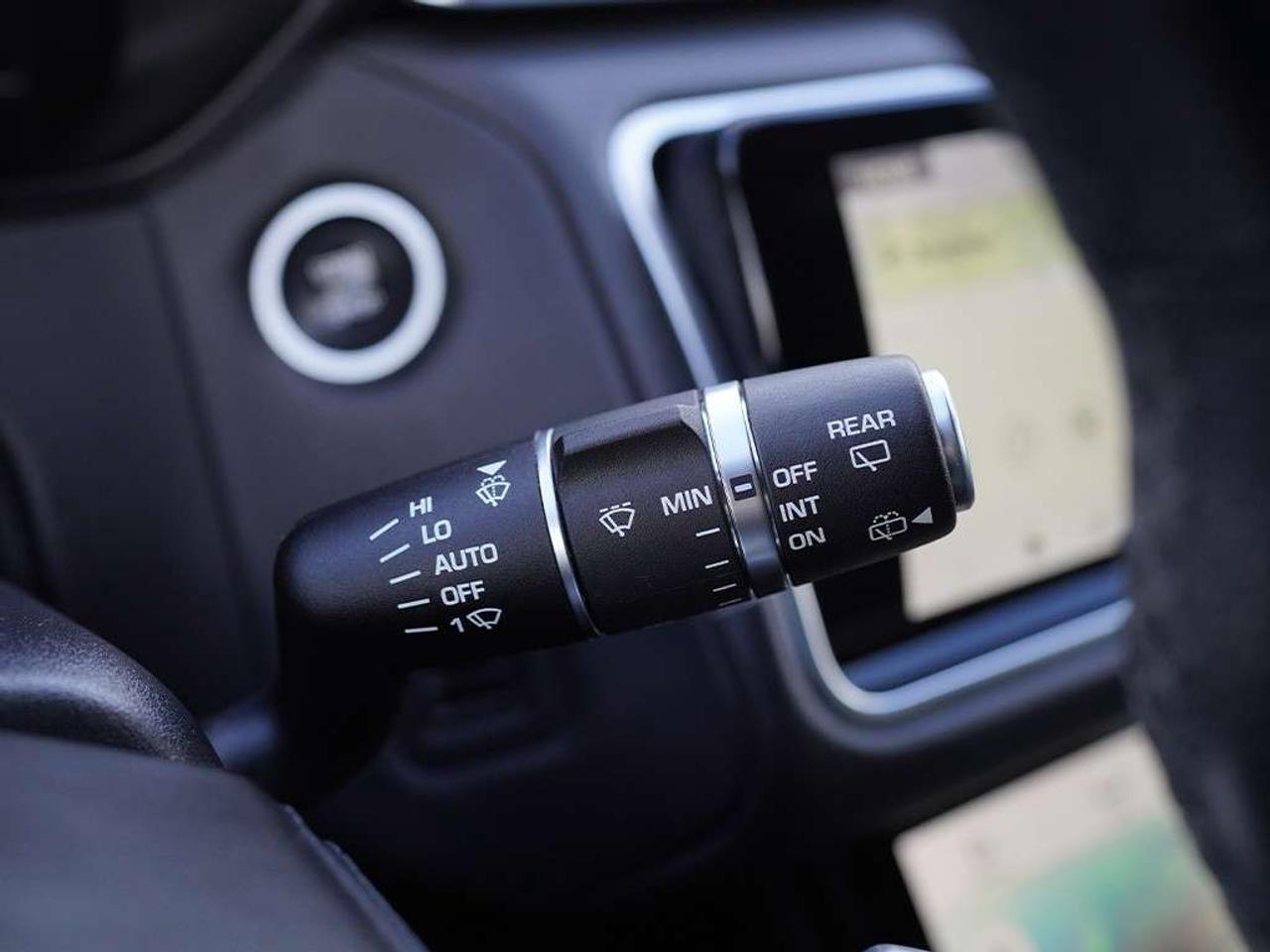 2019 Land Rover Range Rover Velar P380 R-Dynamic HSE Heads up Display Massage seats. Photo
