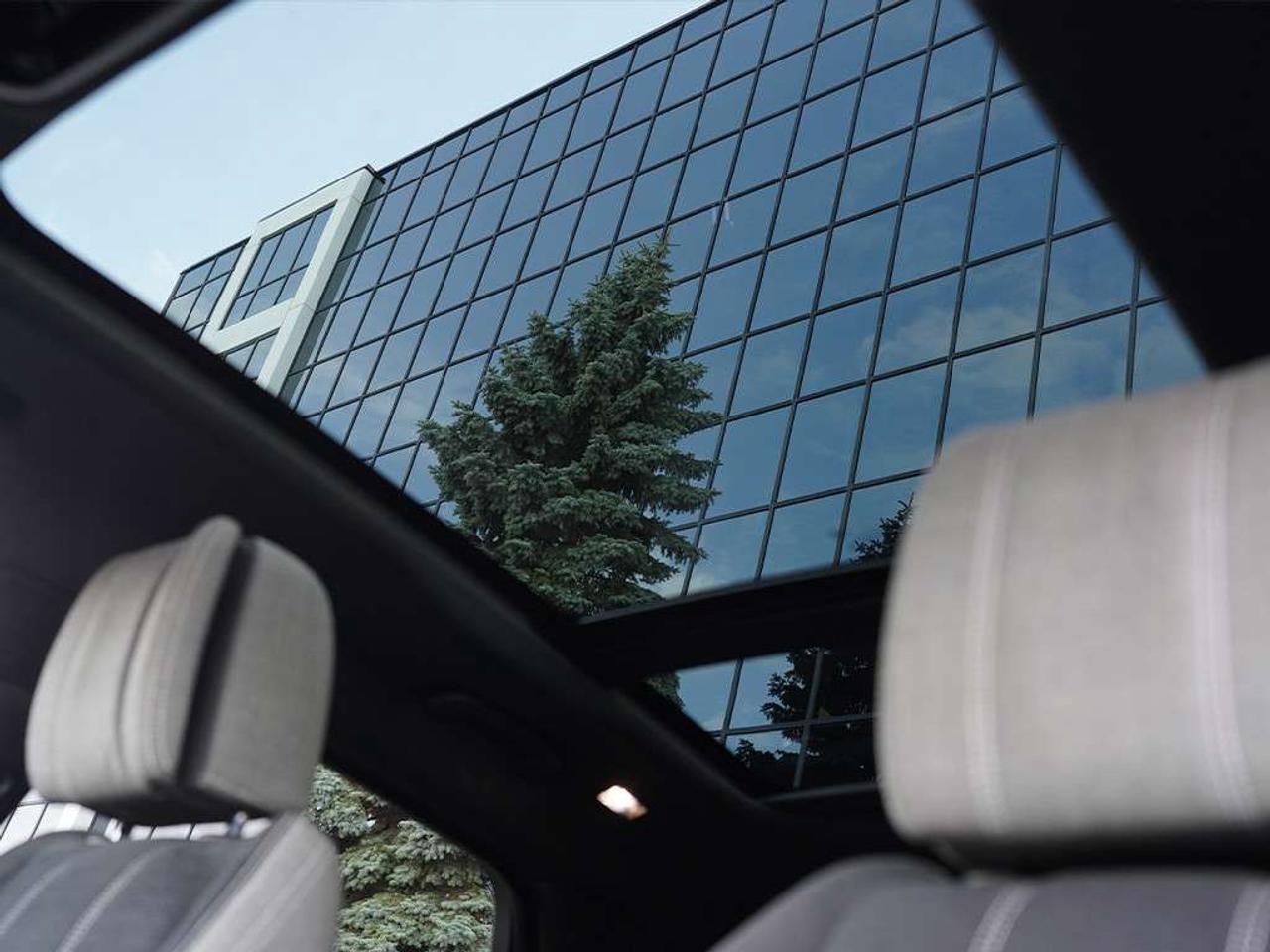 2019 Land Rover Range Rover Velar P380 R-Dynamic HSE Heads up Display Massage seats. Photo