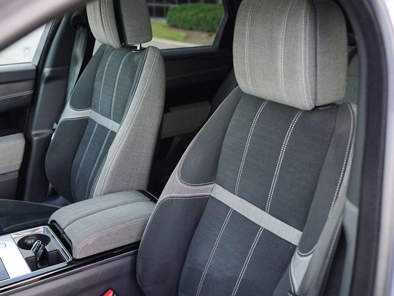 2019 Land Rover Range Rover Velar P380 R-Dynamic HSE Heads up Display Massage seats. Photo