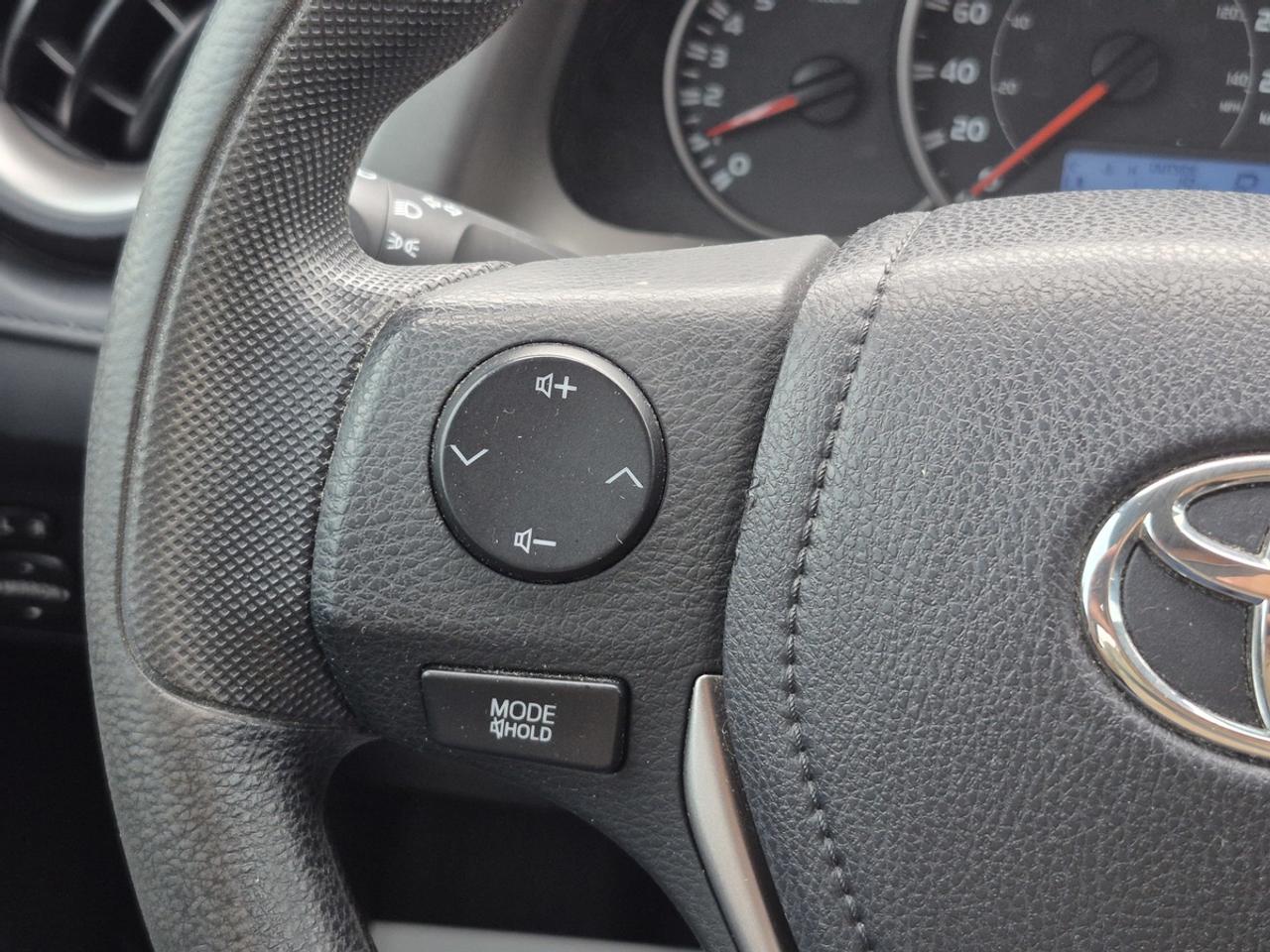 2016 Toyota RAV4 LE Photo