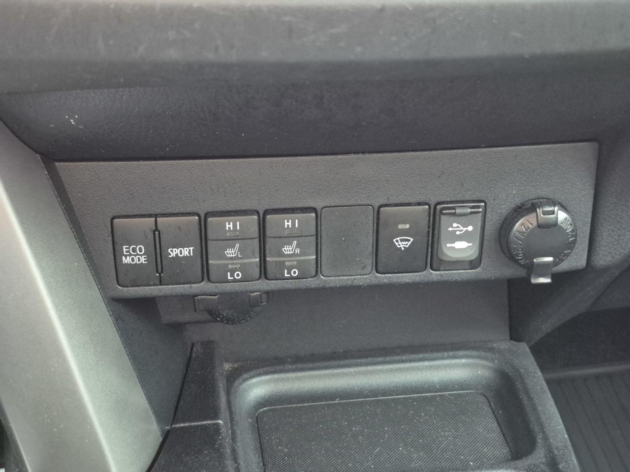 2016 Toyota RAV4 LE Photo