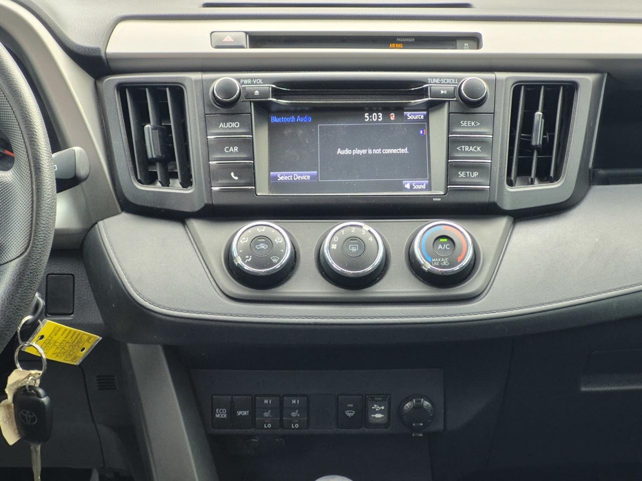 2016 Toyota RAV4 LE Photo