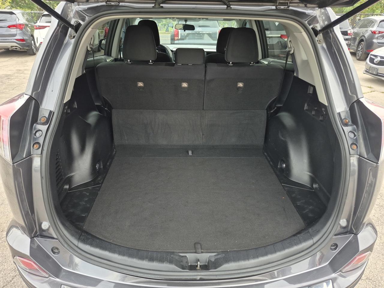 2016 Toyota RAV4 LE Photo