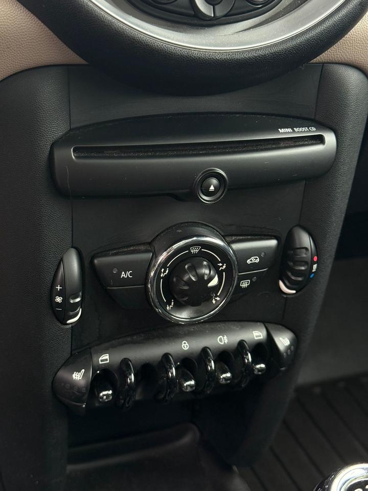 2012 MINI Hardtop Classic Photo
