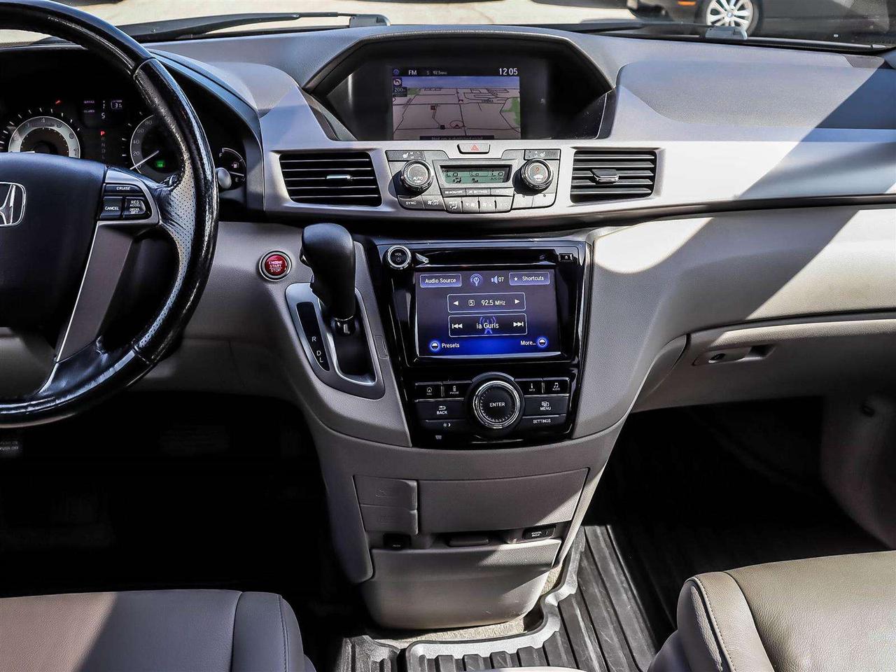 2017 Honda Odyssey EX-L   LEATHER   PWR DOORS   PWR TAILGATE   NAVI Photo