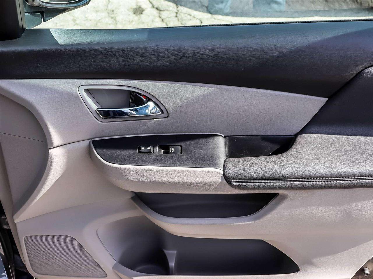 2017 Honda Odyssey EX-L   LEATHER   PWR DOORS   PWR TAILGATE   NAVI Photo