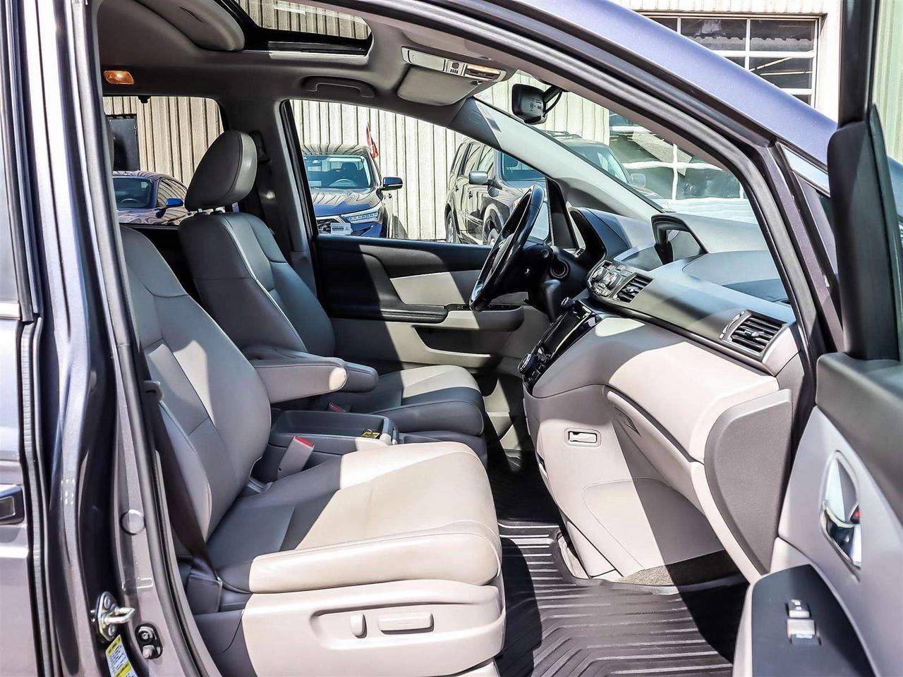 2017 Honda Odyssey EX-L   LEATHER   PWR DOORS   PWR TAILGATE   NAVI Photo