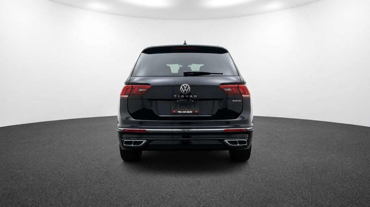 2022 Volkswagen Tiguan Highline R-Line Panoramic Roof Leather Interior Apple CarPlay Photo5