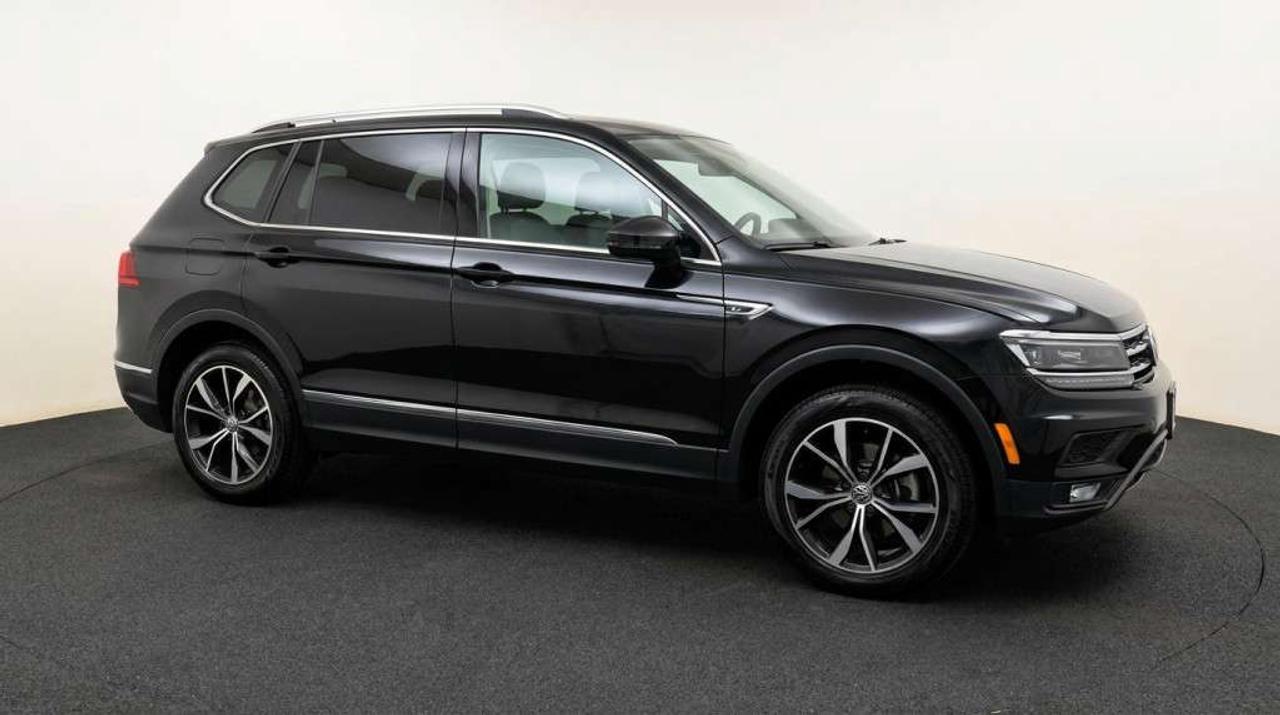 2022 Volkswagen Tiguan Highline R-Line Panoramic Roof Leather Interior Apple CarPlay Photo