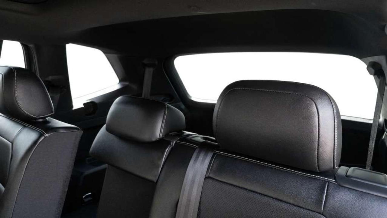 2022 Volkswagen Tiguan Highline R-Line Panoramic Roof Leather Interior Apple CarPlay Photo