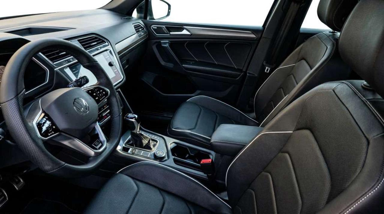 2022 Volkswagen Tiguan Highline R-Line Panoramic Roof Leather Interior Apple CarPlay Photo