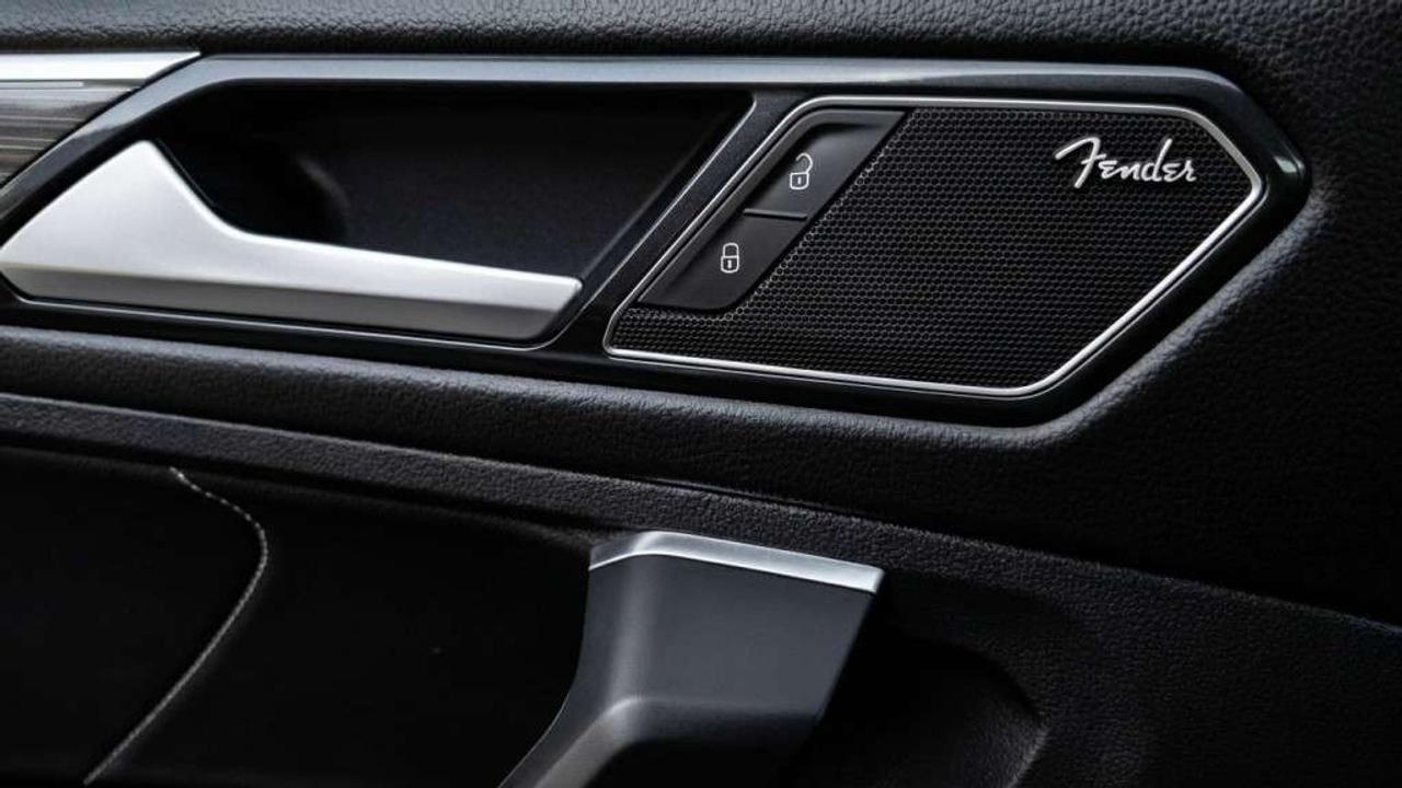 2022 Volkswagen Tiguan Highline R-Line Panoramic Roof Leather Interior Apple CarPlay Photo