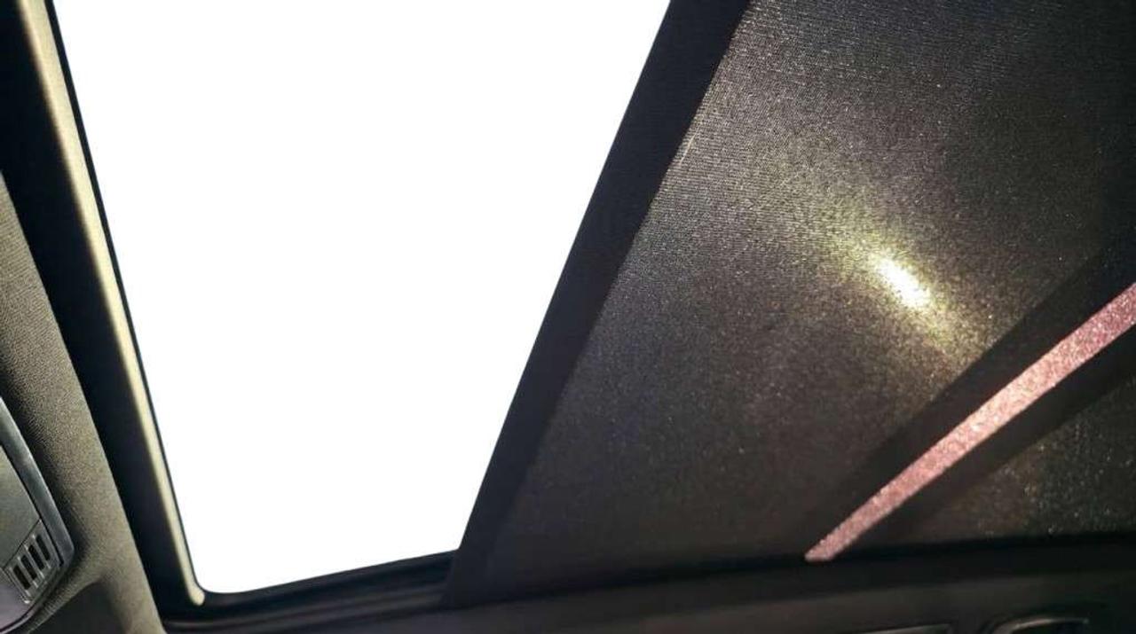 2022 Volkswagen Tiguan Highline R-Line Panoramic Roof Leather Interior Apple CarPlay Photo