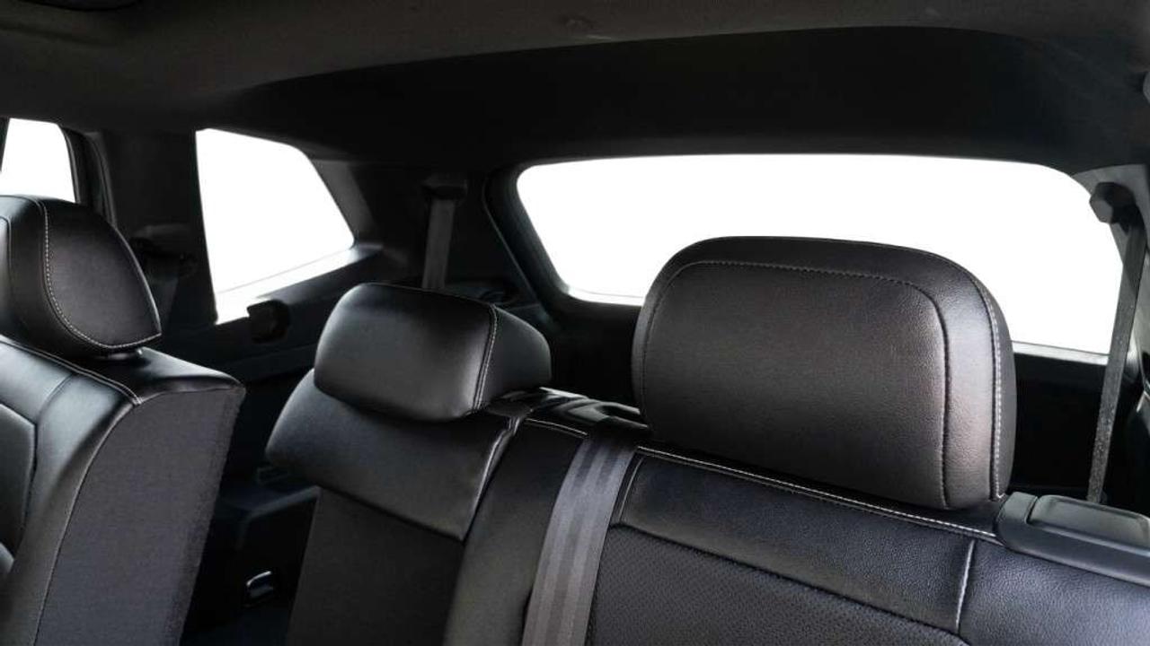 2022 Volkswagen Tiguan Highline R-Line Panoramic Roof Leather Interior Apple CarPlay Photo