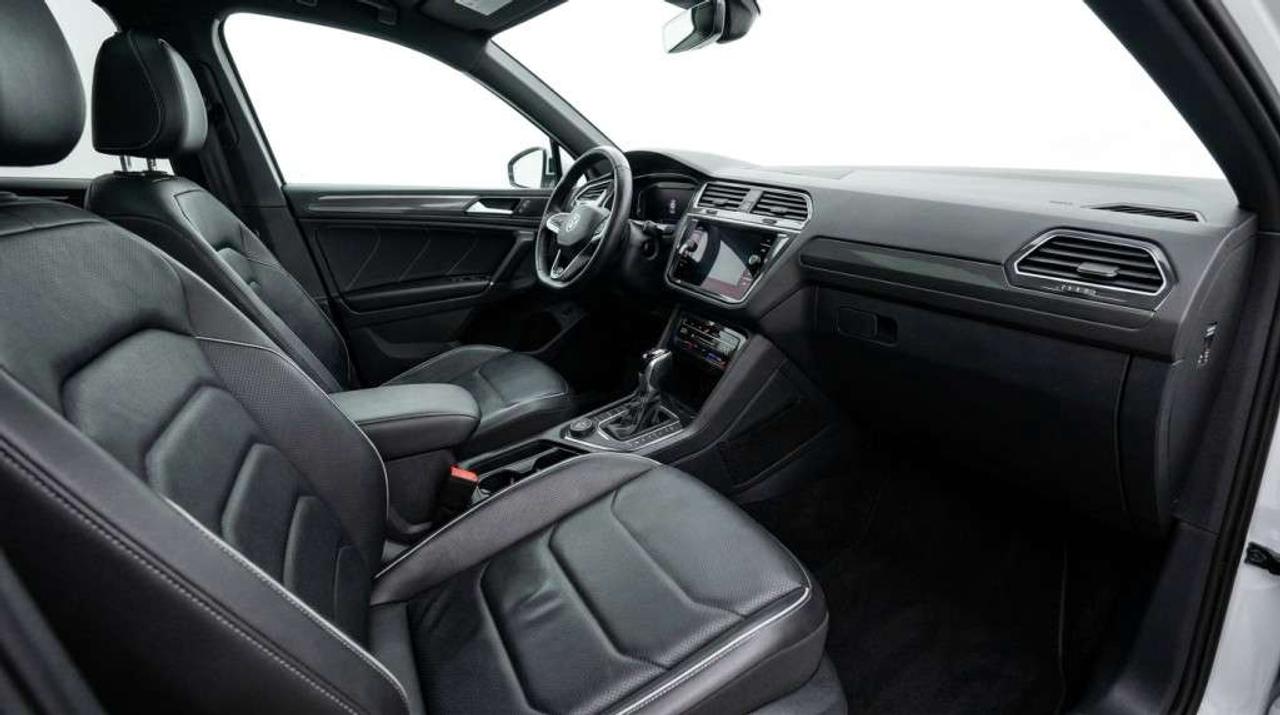 2022 Volkswagen Tiguan Highline R-Line Panoramic Roof Leather Interior Apple CarPlay Photo