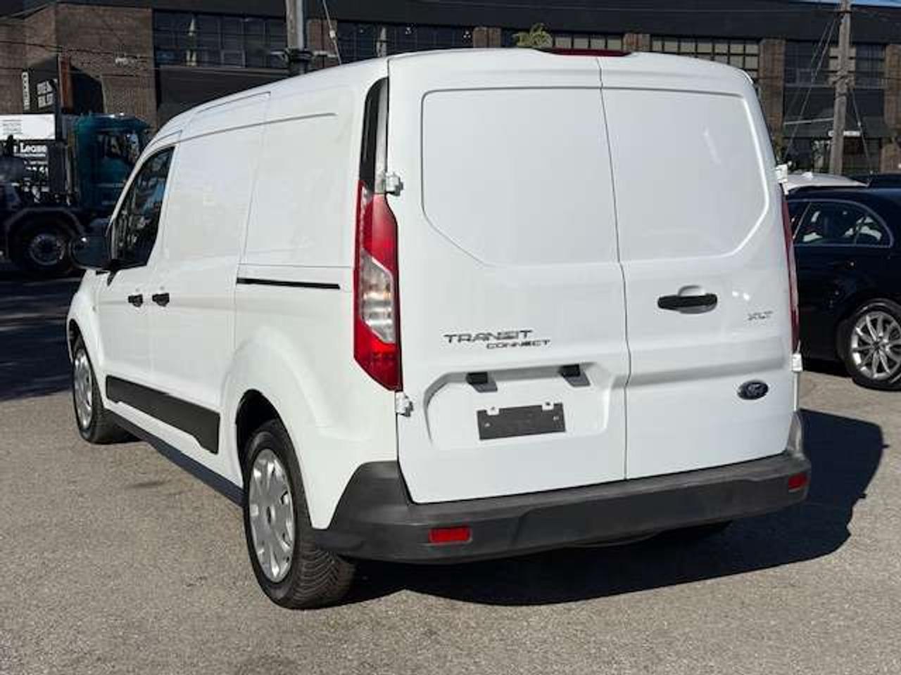 2017 Ford Transit Connect XLT Certified Back Up Cam Divider Photo3
