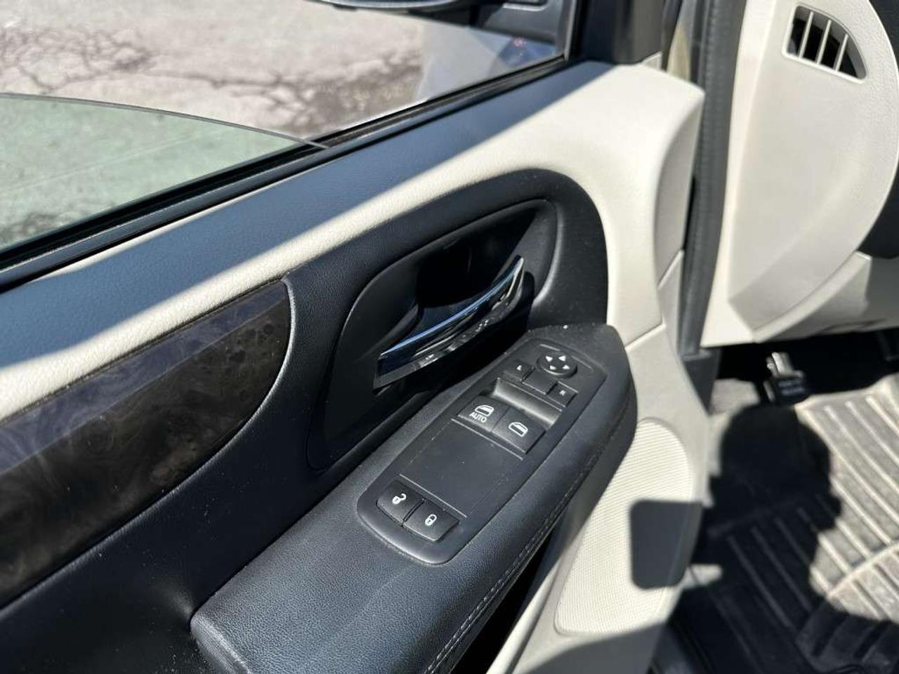 2016 Dodge Grand Caravan CANADA VALUE PACKAGE Photo