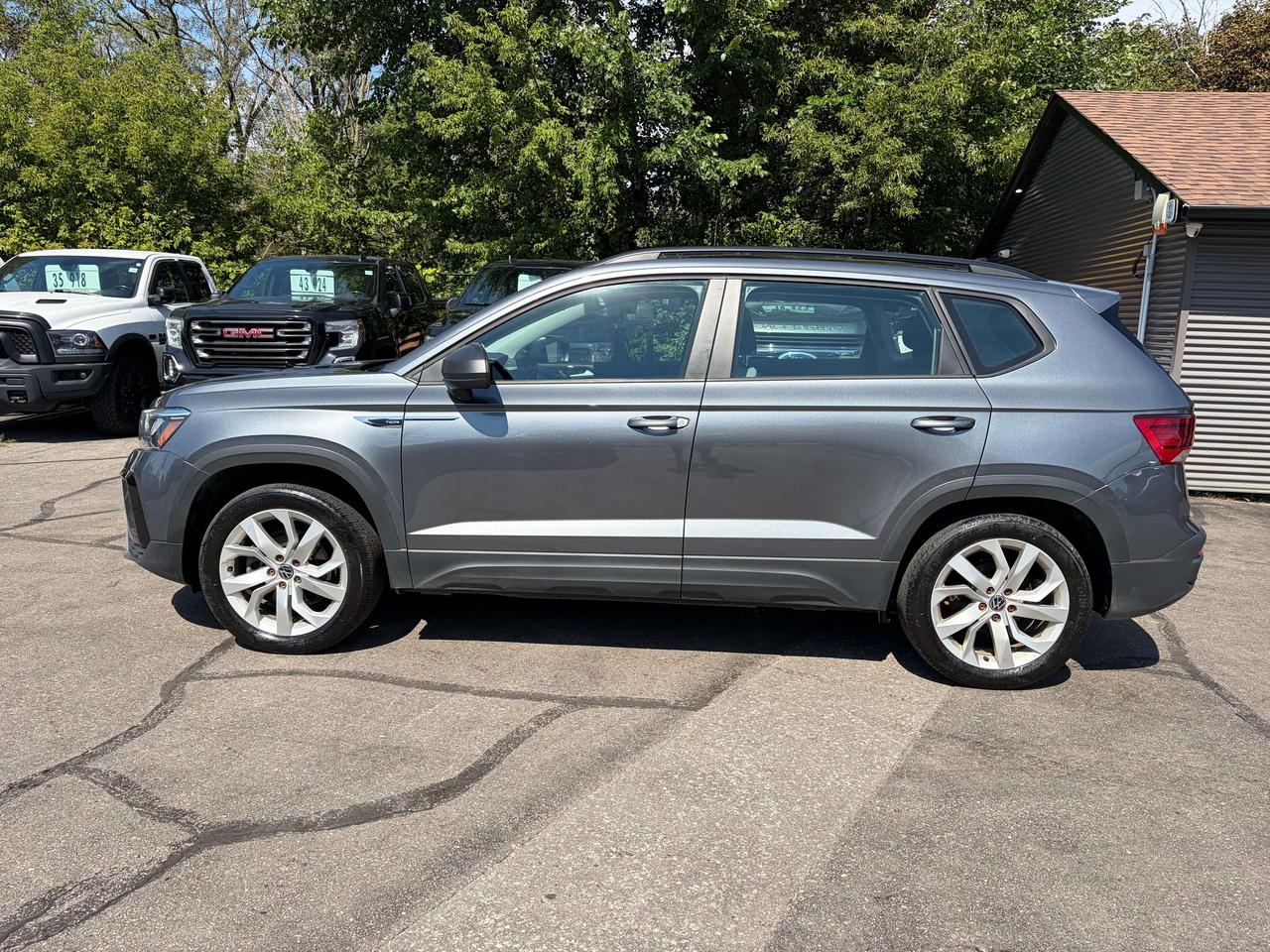 2023 Volkswagen Taos Trendline AWD One Owner Clean CARFAX Heated Steeri Photo