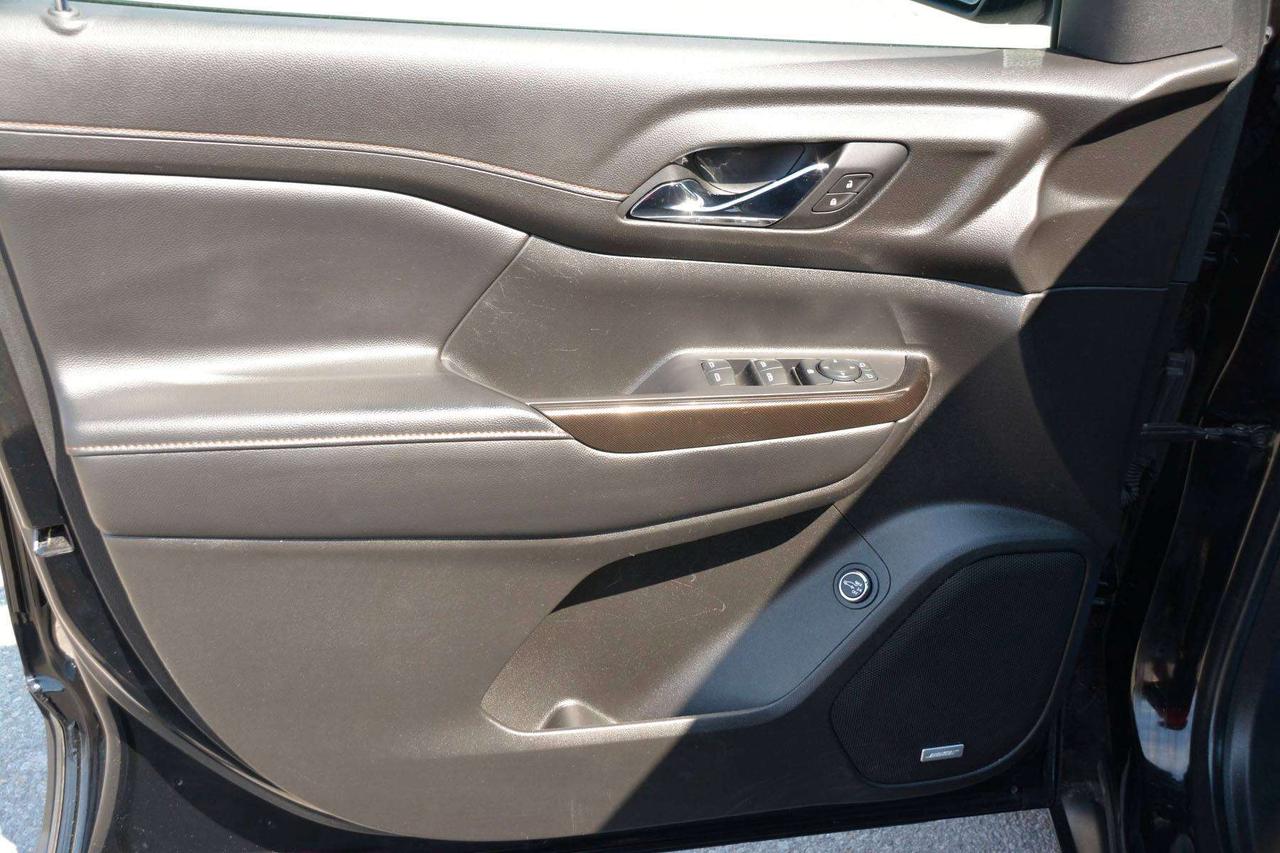 2021 GMC Acadia AT4 Photo