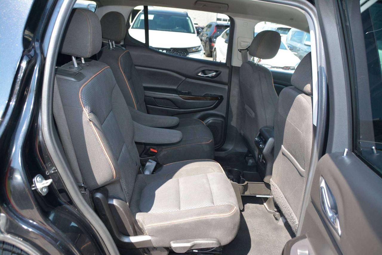 2021 GMC Acadia AT4 Photo