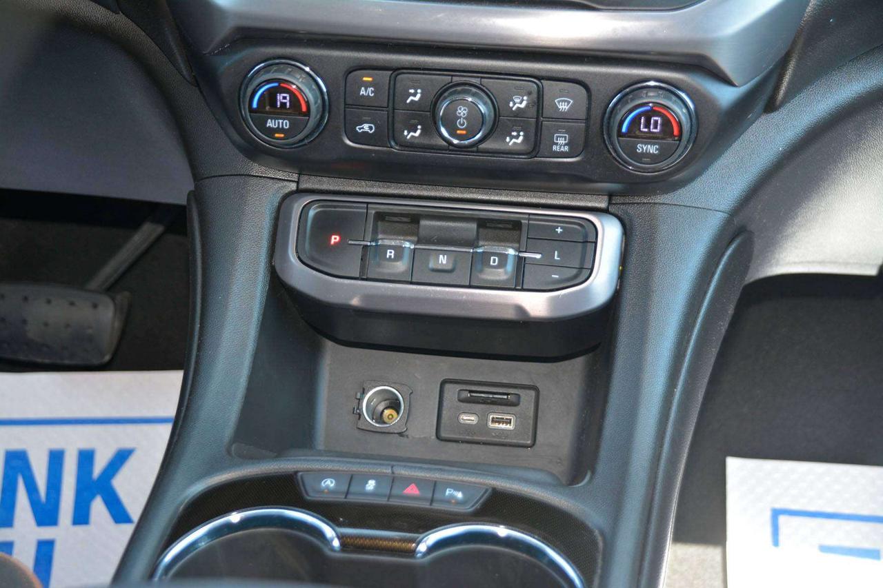 2021 GMC Acadia AT4 Photo