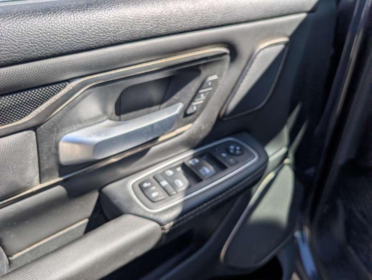 2021 RAM 1500 Sport 4WD NAV LEATHER PANOROOF CAMERA Photo