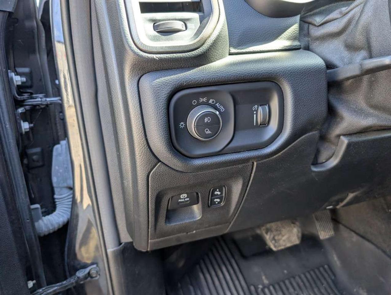 2021 RAM 1500 Sport 4WD NAV LEATHER PANOROOF CAMERA Photo