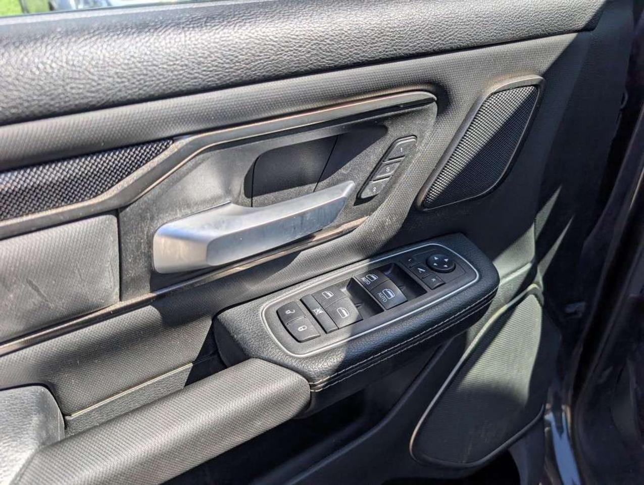 2021 RAM 1500 Sport 4WD NAV LEATHER PANOROOF CAMERA Photo