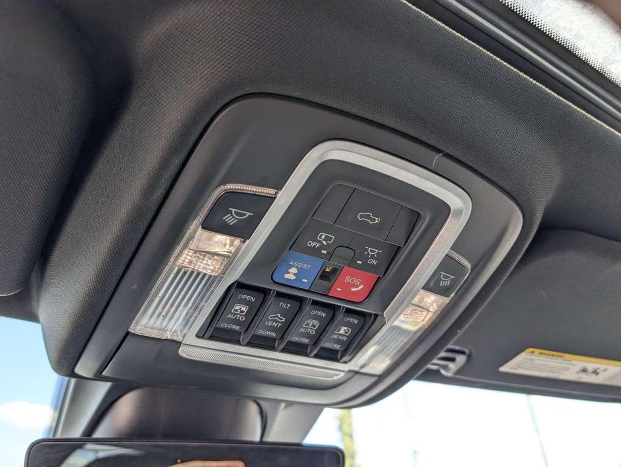 2021 RAM 1500 Sport 4WD NAV LEATHER PANOROOF CAMERA Photo