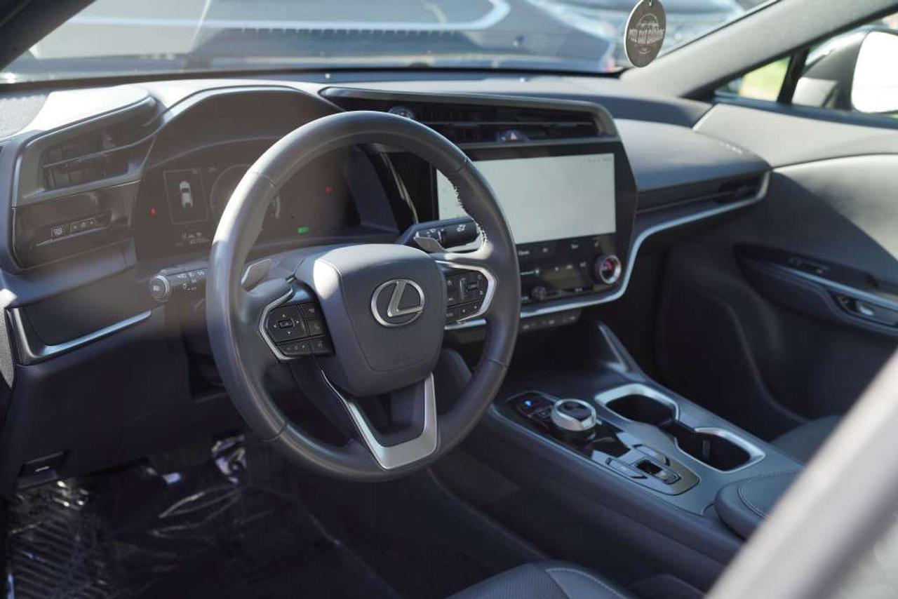 2024 Lexus RZ 450E KEYLESS ENTRY ALLOY WHEELS APPLE CARPLAY Photo