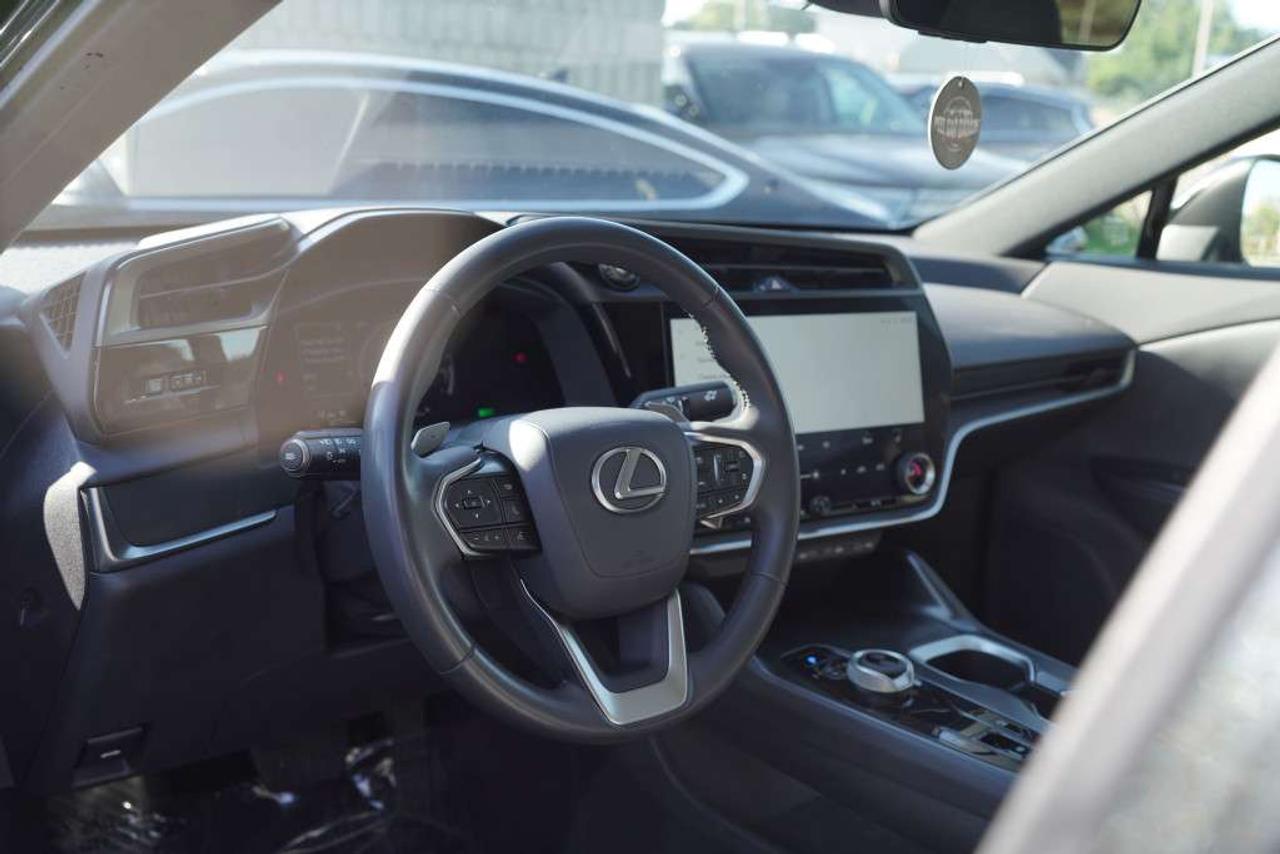 2024 Lexus RZ 450E KEYLESS ENTRY ALLOY WHEELS APPLE CARPLAY Photo