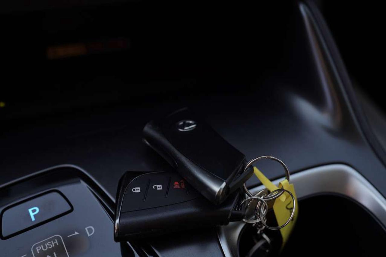 2024 Lexus RZ 450E KEYLESS ENTRY ALLOY WHEELS APPLE CARPLAY Photo
