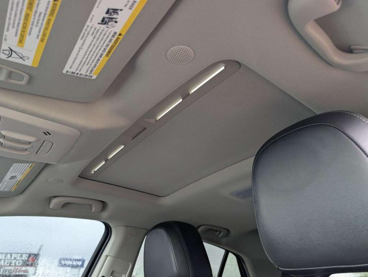 2019 Buick Encore Essence AWD   NAV   LEATHER   SUNROOF   CAMERA Photo