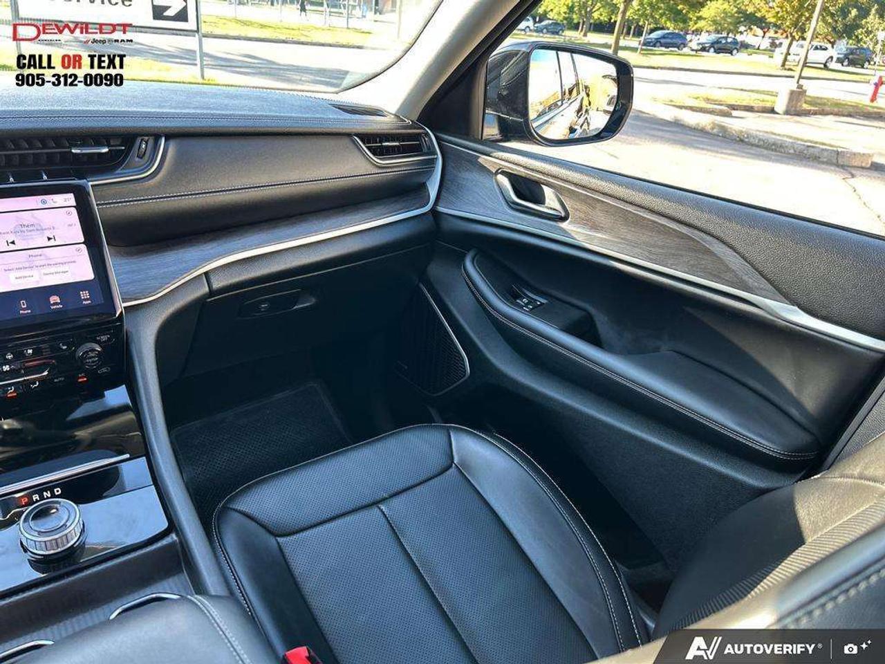 2023 Jeep Grand Cherokee LIMITED   LUXURY TECH   PANO ROOF Photo