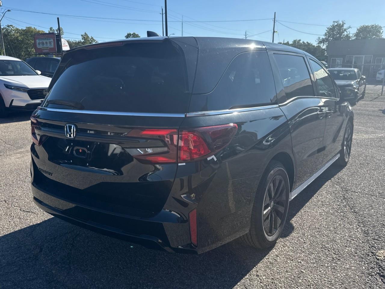 2027 Honda Odyssey Sport-L Passenger Van Photo4
