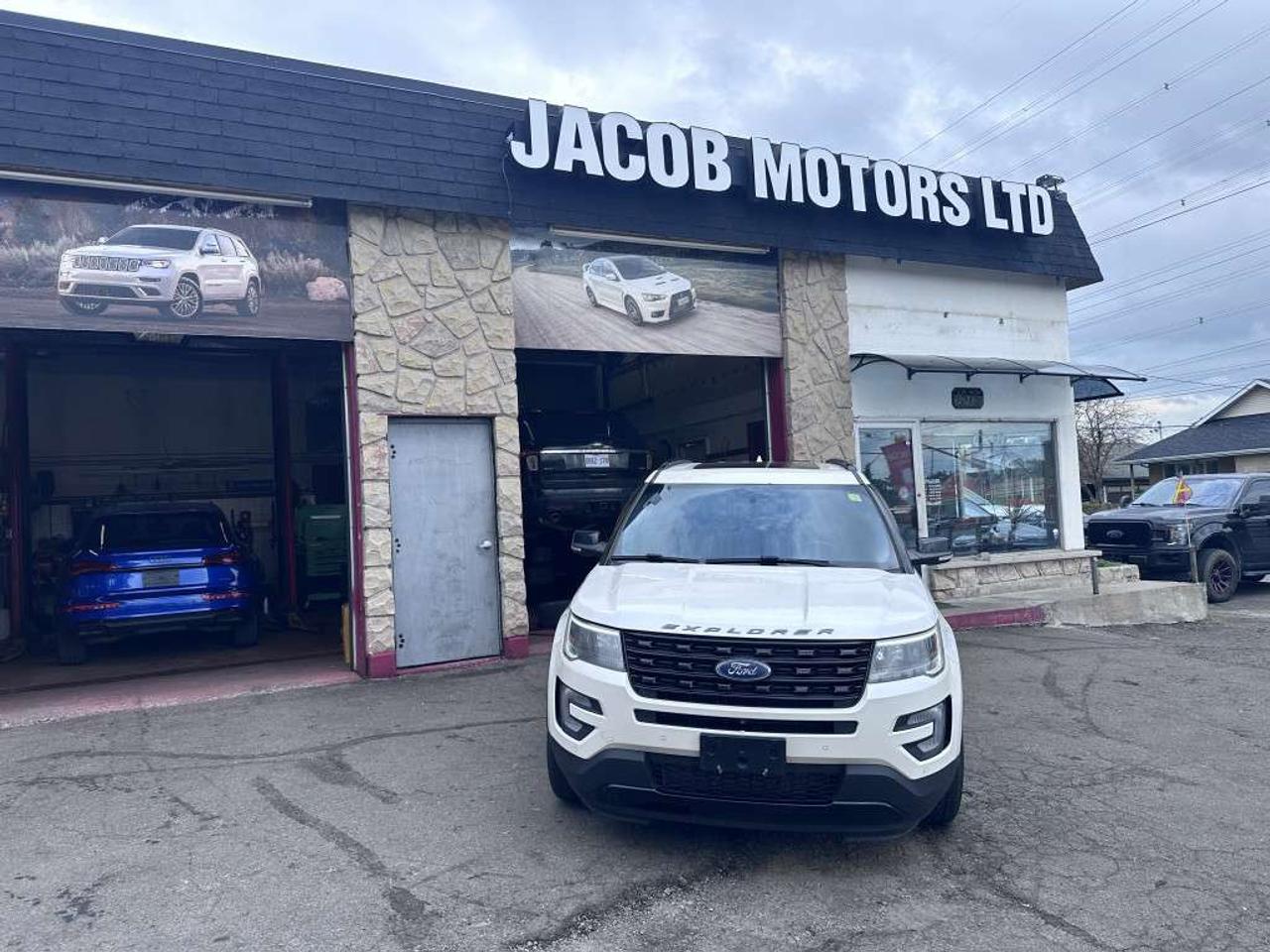 2017 Ford Explorer SPORT Photo0