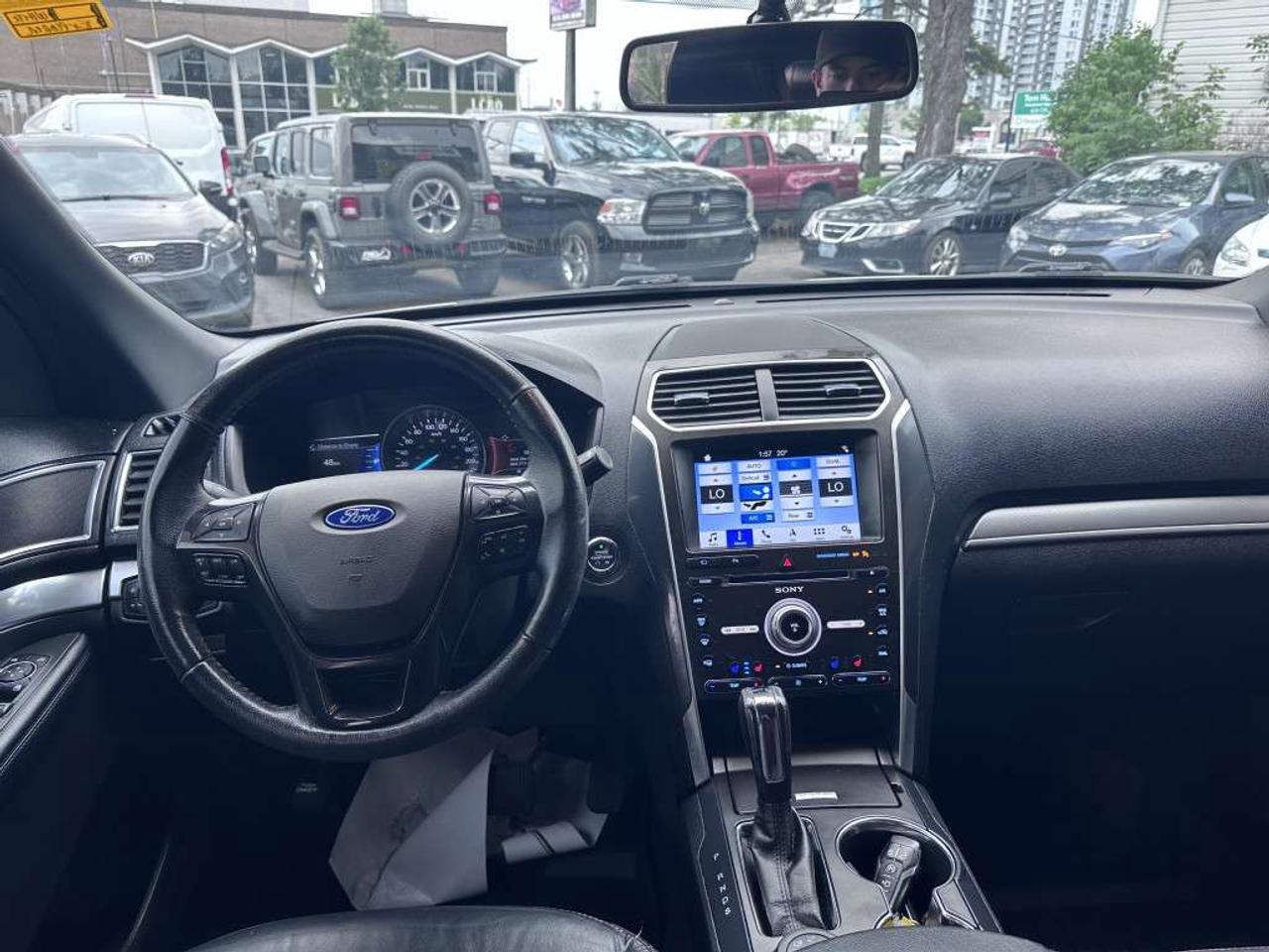 2017 Ford Explorer SPORT Photo4