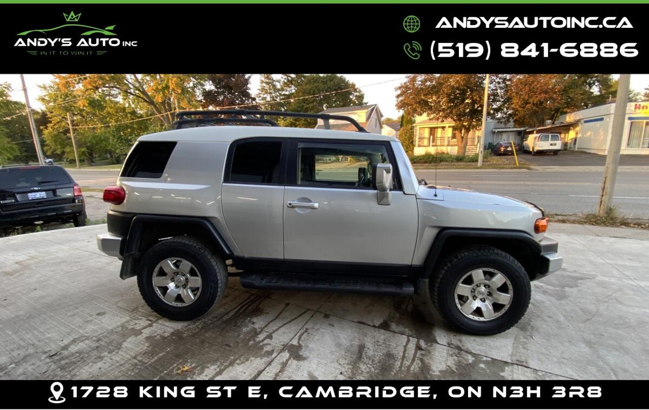 2007 Toyota FJ Cruiser ! LOW KM ! ONE OWNER ! POWER WNDOWS ! FJ CRUISER ! LOW KM ! ONE OWNER ! POWER WNDOWS ! Photo3