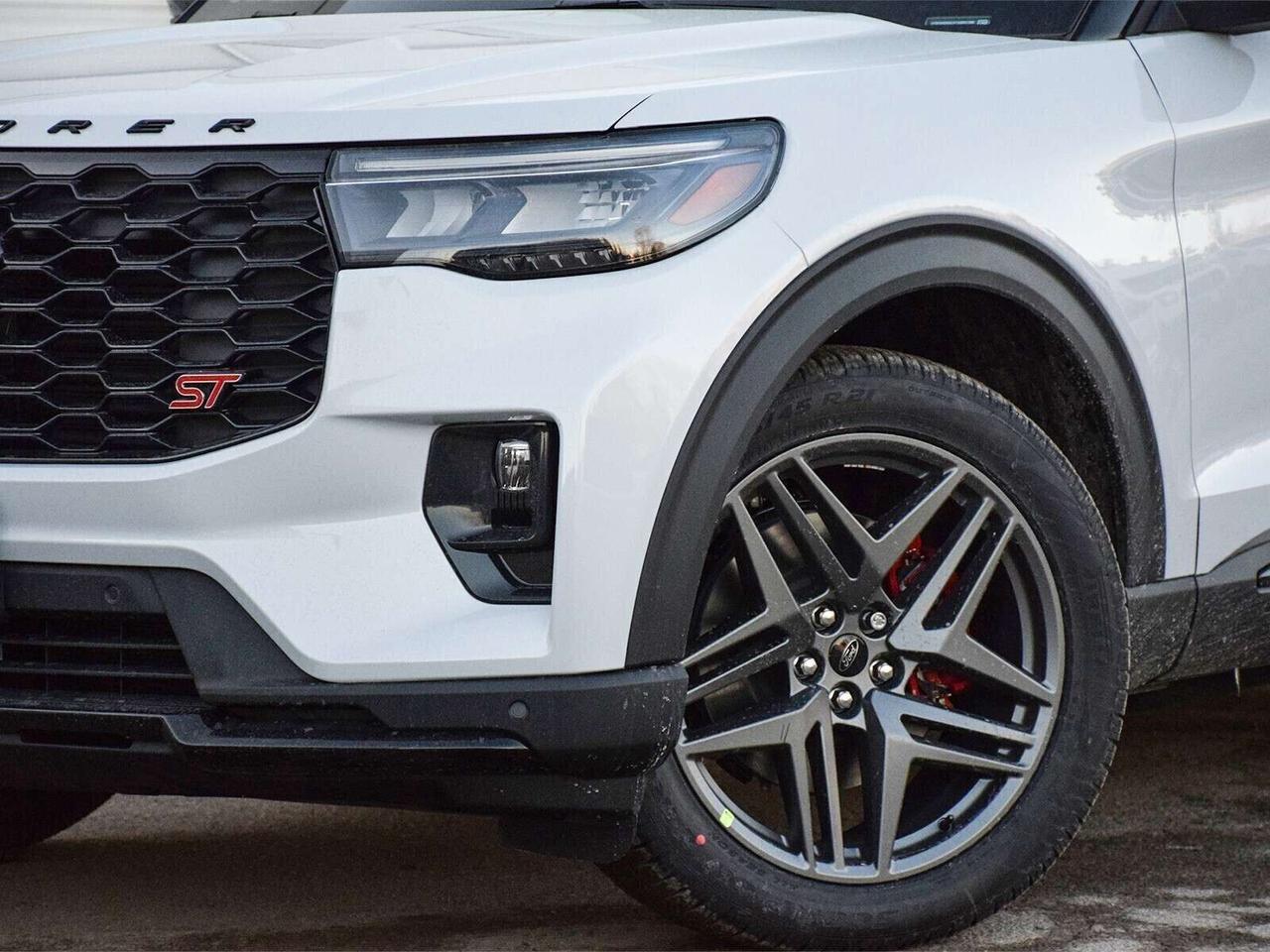 2026 Ford Explorer ST Photo5