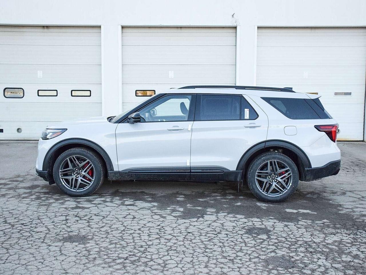 2026 Ford Explorer ST Photo4