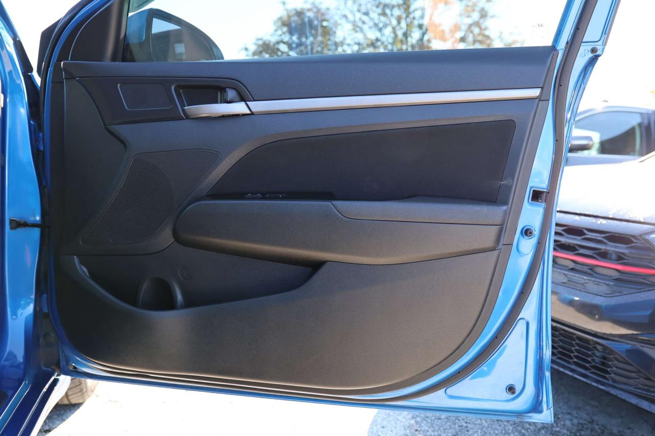 2018 Hyundai Elantra GL-AUTO/BACK UP CAMERA/BLIS/CLOTH/HEATED SEATS & STEERING/CARPLAY/BLUETOOTH Photo