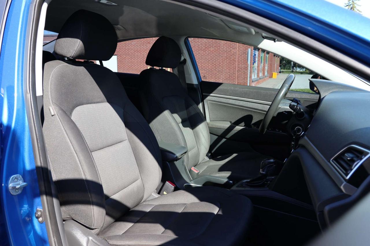 2018 Hyundai Elantra GL-AUTO/BACK UP CAMERA/BLIS/CLOTH/HEATED SEATS & STEERING/CARPLAY/BLUETOOTH Photo