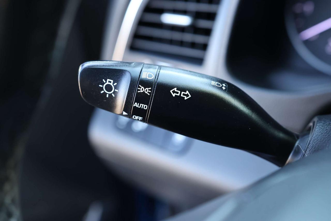 2018 Hyundai Elantra GL-AUTO/BACK UP CAMERA/BLIS/CLOTH/HEATED SEATS & STEERING/CARPLAY/BLUETOOTH Photo