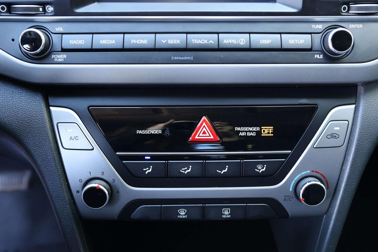 2018 Hyundai Elantra GL-AUTO/BACK UP CAMERA/BLIS/CLOTH/HEATED SEATS & STEERING/CARPLAY/BLUETOOTH Photo