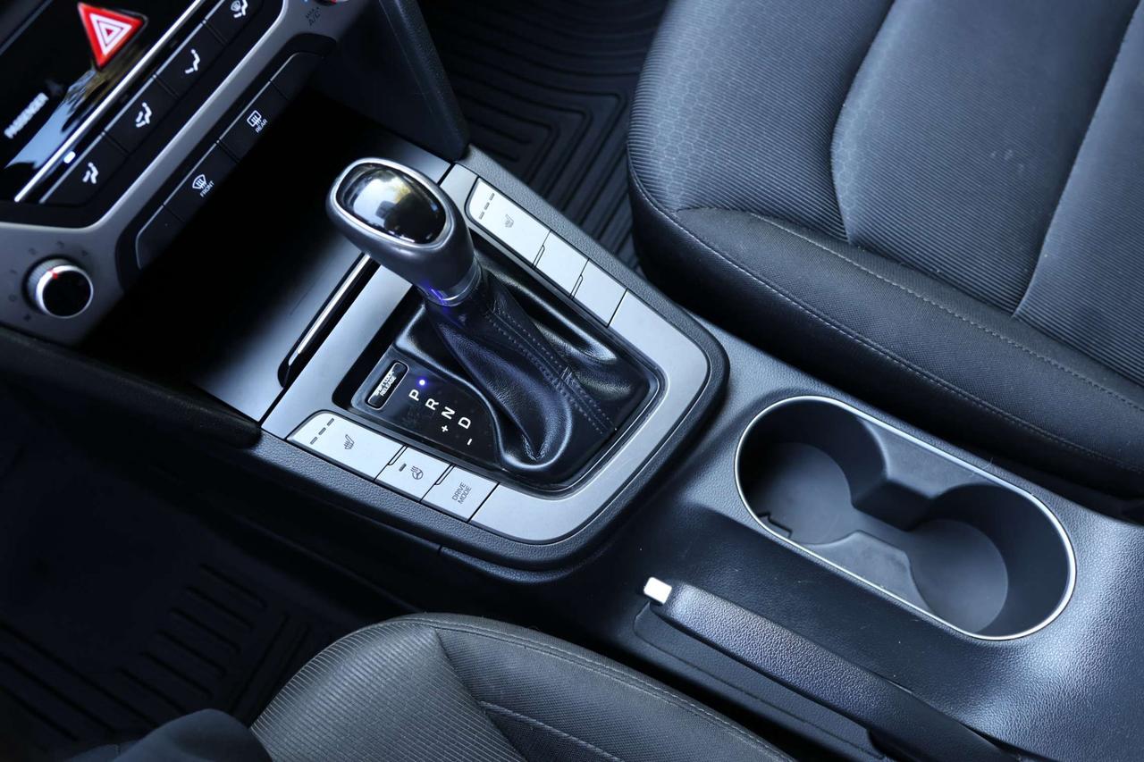 2018 Hyundai Elantra GL-AUTO/BACK UP CAMERA/BLIS/CLOTH/HEATED SEATS & STEERING/CARPLAY/BLUETOOTH Photo