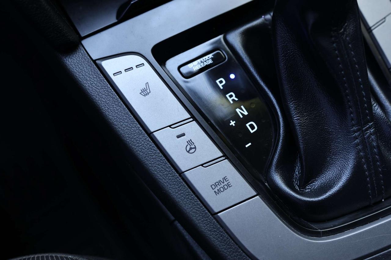 2018 Hyundai Elantra GL-AUTO/BACK UP CAMERA/BLIS/CLOTH/HEATED SEATS & STEERING/CARPLAY/BLUETOOTH Photo