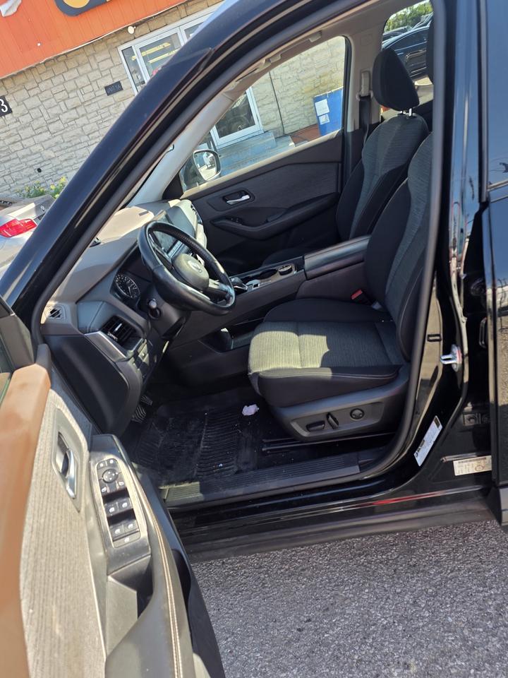 2021 Nissan Rogue SV Photo4
