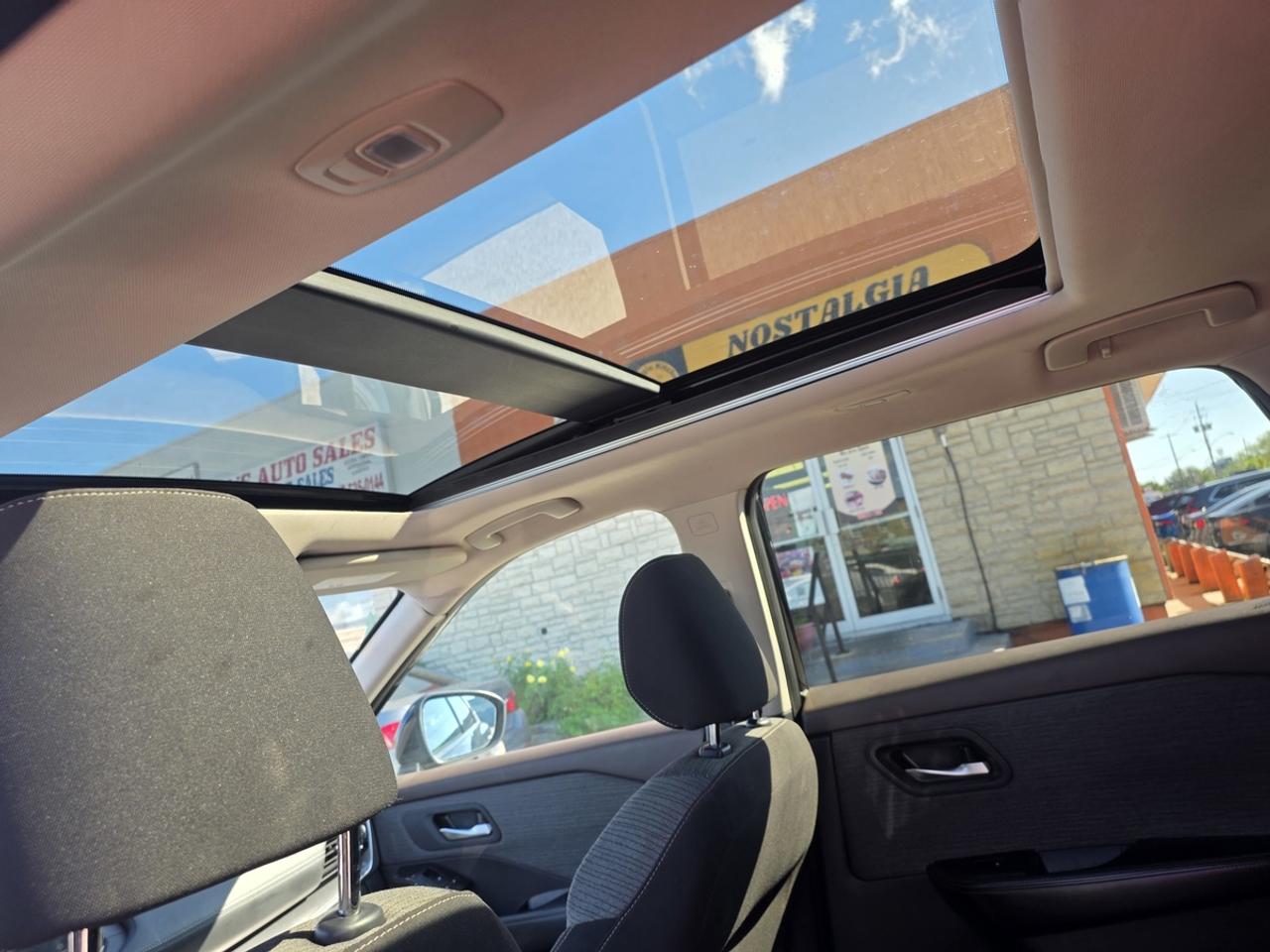 2021 Nissan Rogue SV Photo