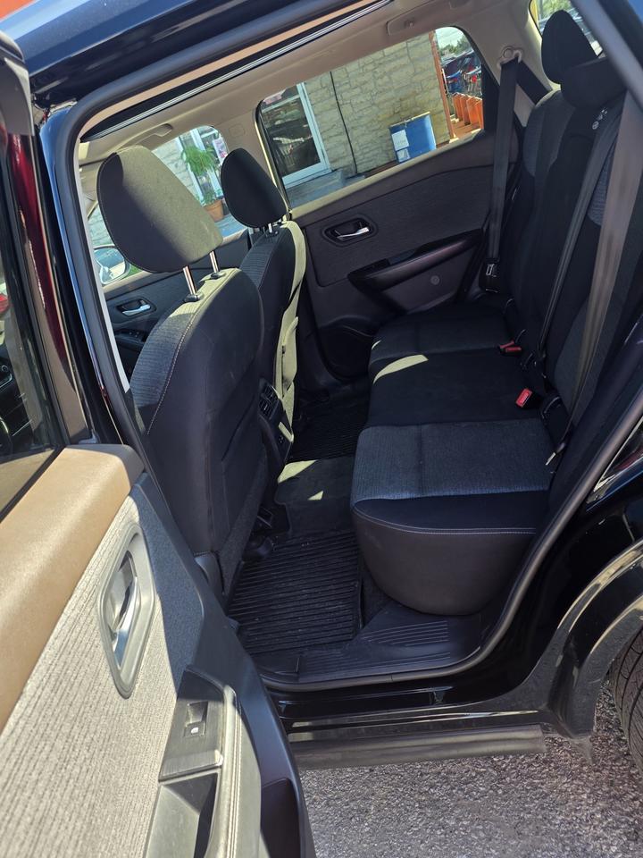 2021 Nissan Rogue SV Photo